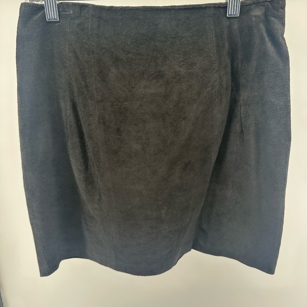 Elegant Black Suede Mini Skirt Size 11